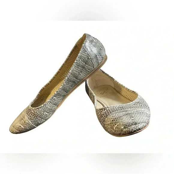 Vince Camuto Flat Leather Cream Bronze Snake Print  Size 9.5M - Picture 1 of 9